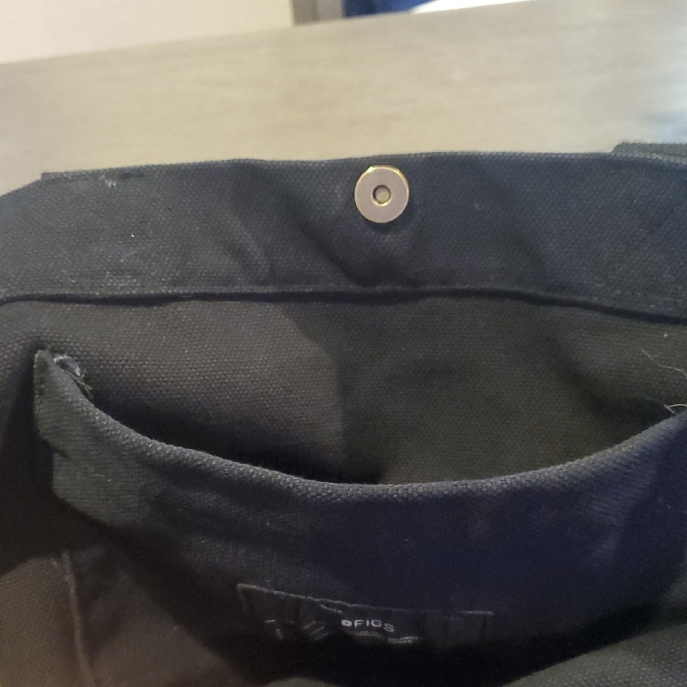 FIGS Classic Black Tote Bag - Picture 4 of 5
